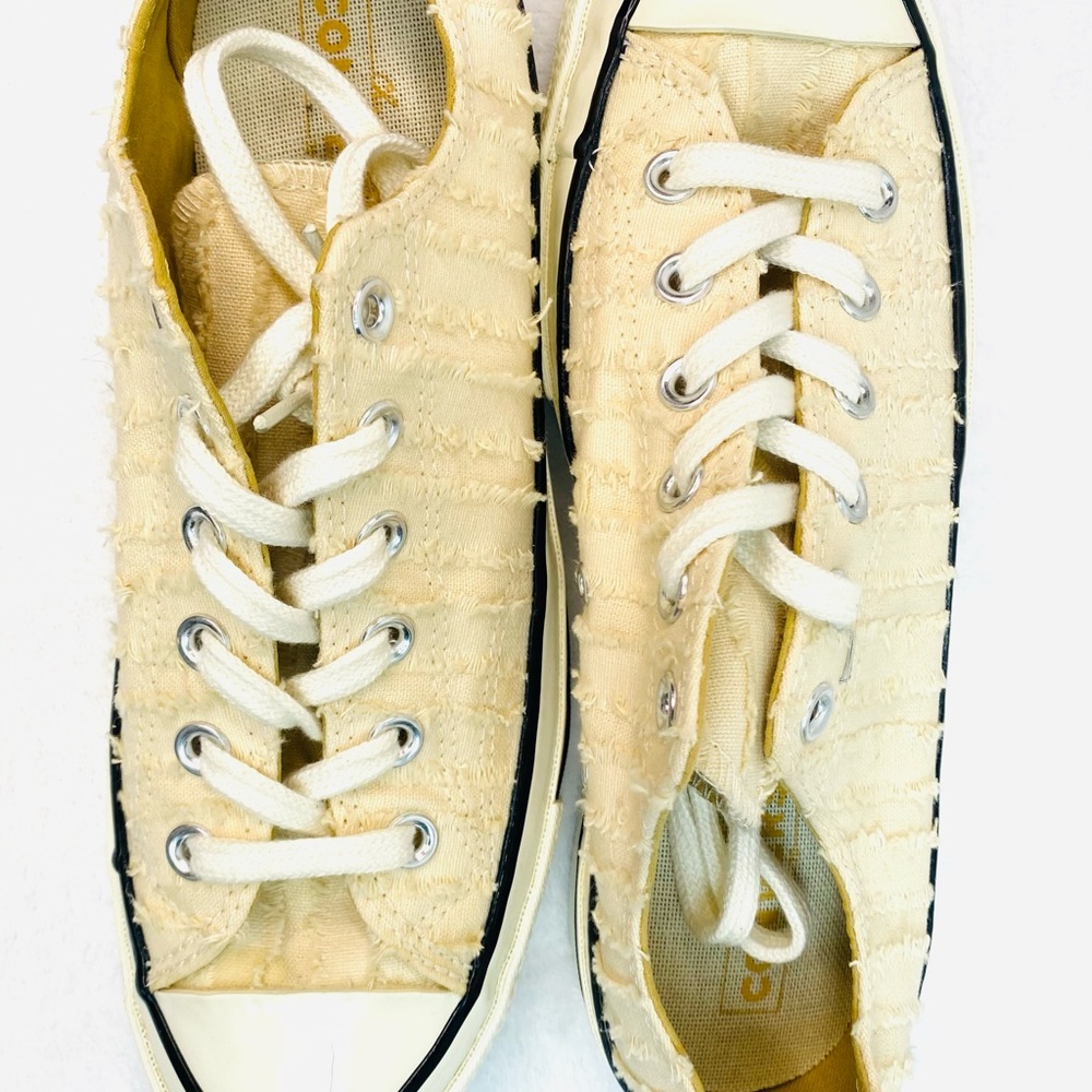 Converse Chuck Taylor Low Cream Distressed Canvas Sneakers Women’s Size 6